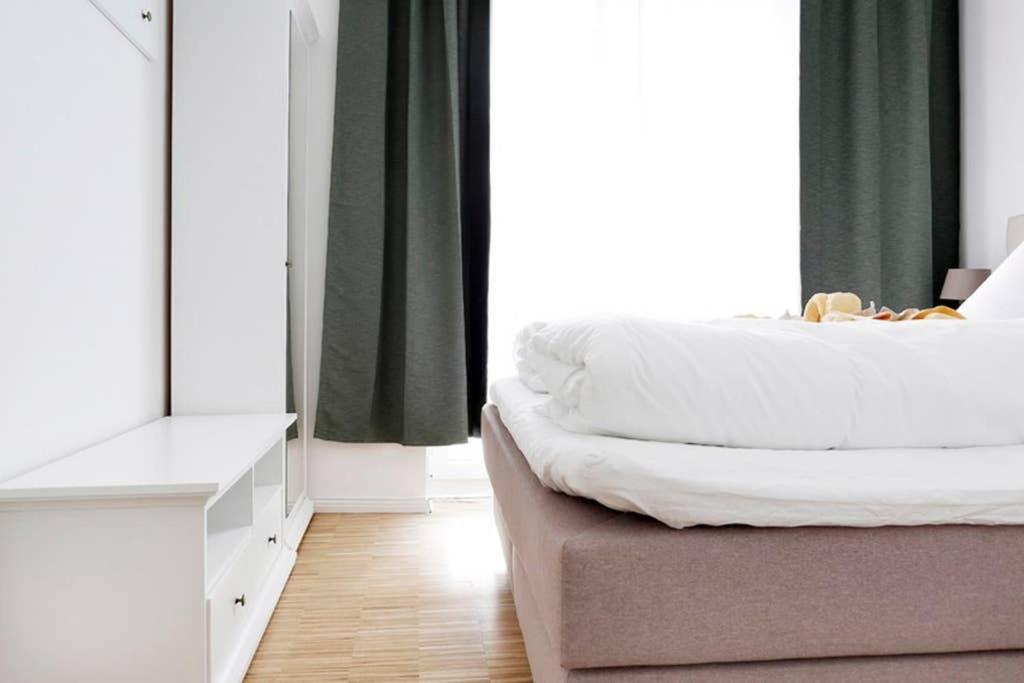 Sc 06 By Rockchair Apartments L Superhost Status L 4 Bedrooms Boxspringbeds 2 Bathrooms Balcony Elevator - Cozy Family & Business Flair Welcomes You! 베를린 외부 사진